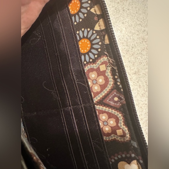 Vera Bradley Brown floral wallet with multiple compartments and zipper closure - Picture 4 of 15